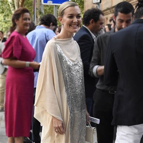 marta ortega desfile dior|Marta Ortega en el desfile de Dior con un vestido de lentejuelas.